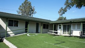 The Lakeshore Lodge Motel