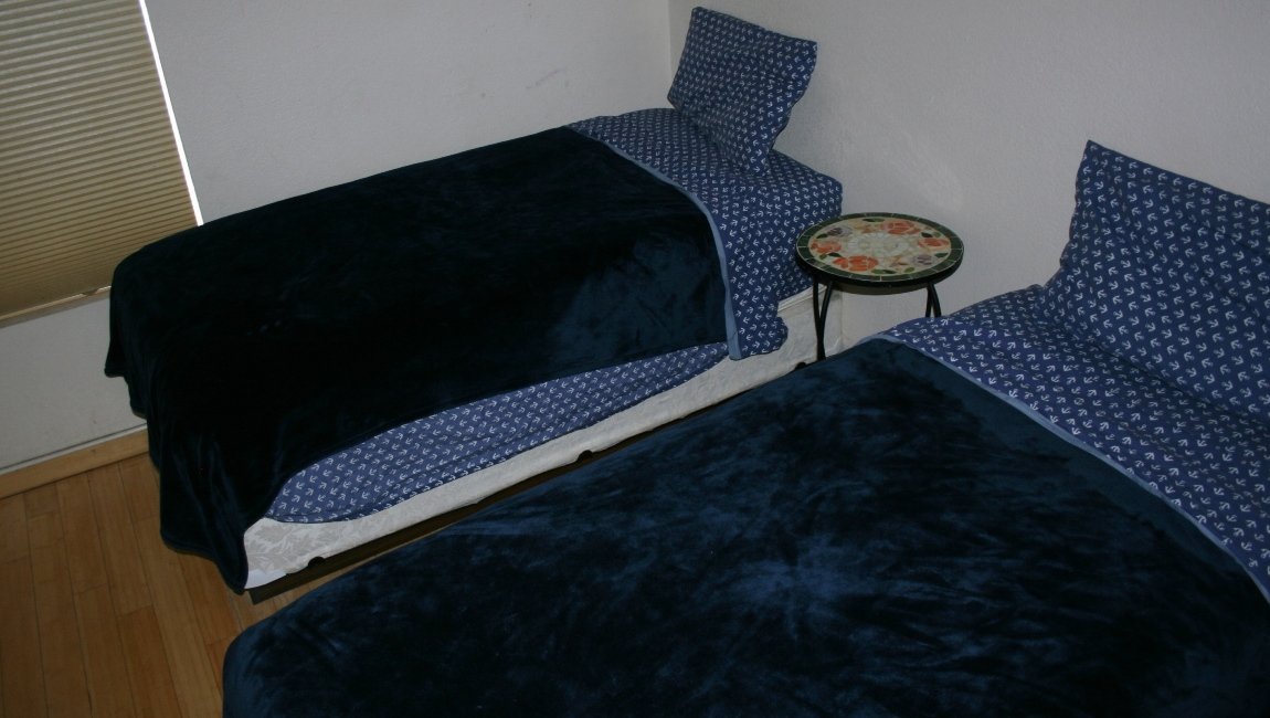 The Lakehouse Bedroom 4 with 2 Twin Beds