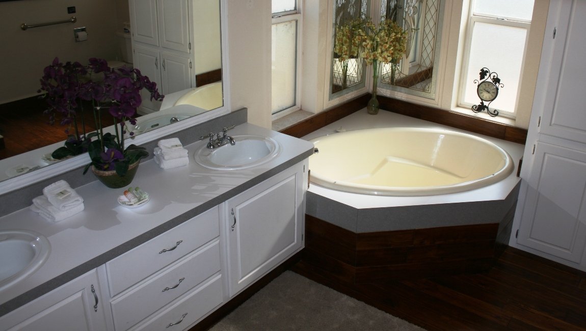 The Lakehouse Master Bath