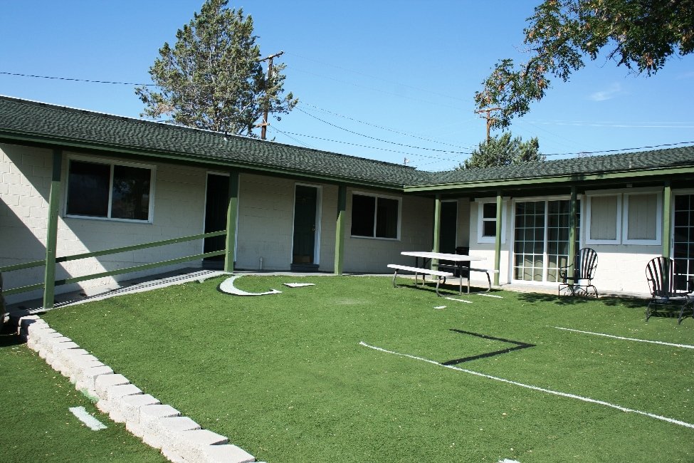 The Lakeshore Lodge Motel