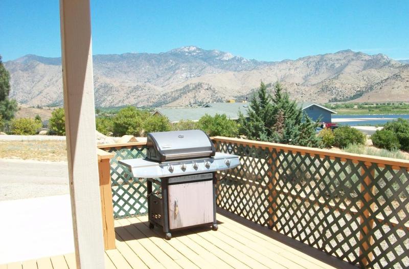 Quail's Nest deck with propane BBQ