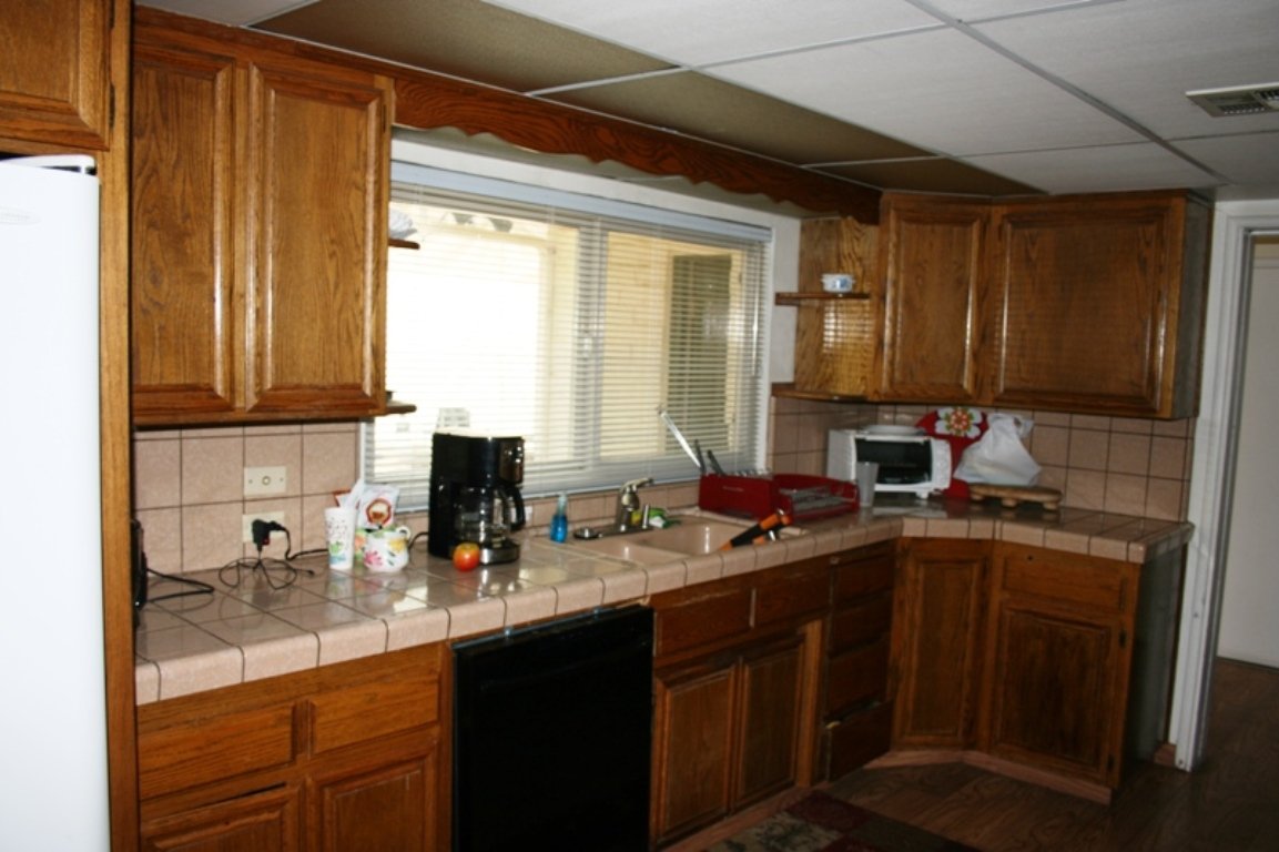 The Raccoon Lodge Full Kitchen View