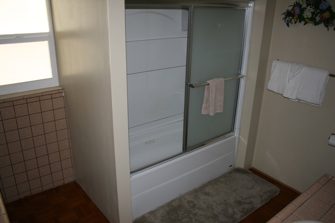 Room 24 Shower/Tub
