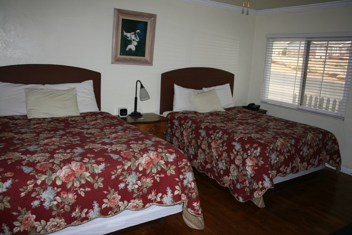 Raccoon Lodge Room 23 with 2 Queen Beds