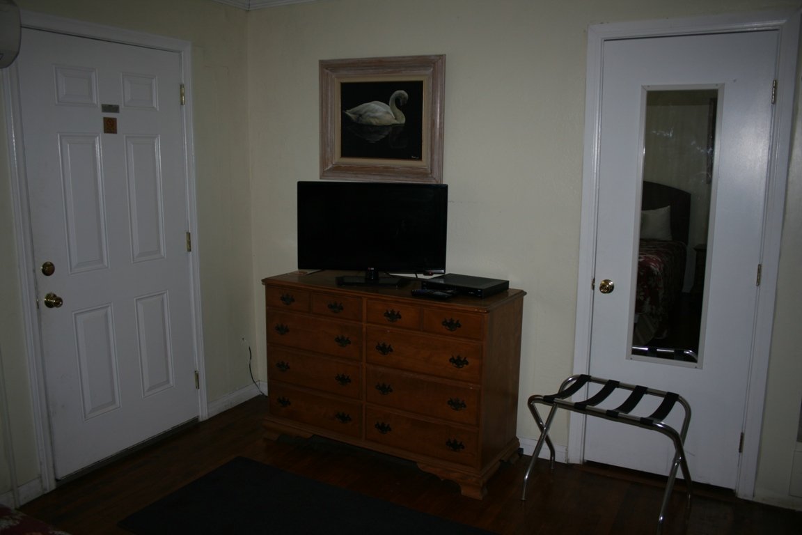 Raccoon Lodge Room 23